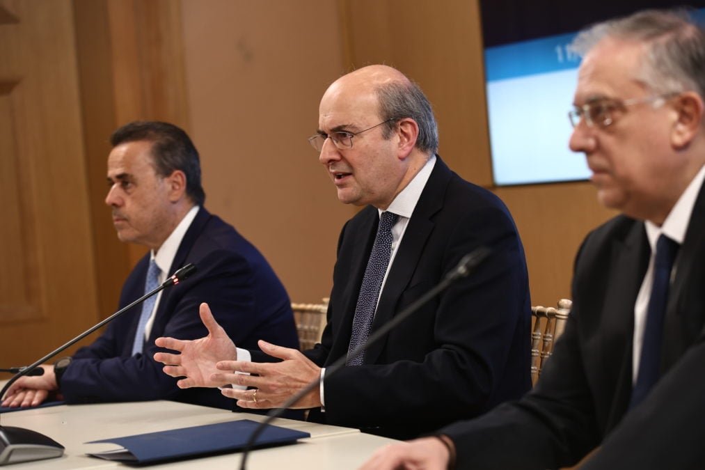 Ομαδικά πυρά των κομμάτων για το πλαφόν και την αισχροκέρδεια