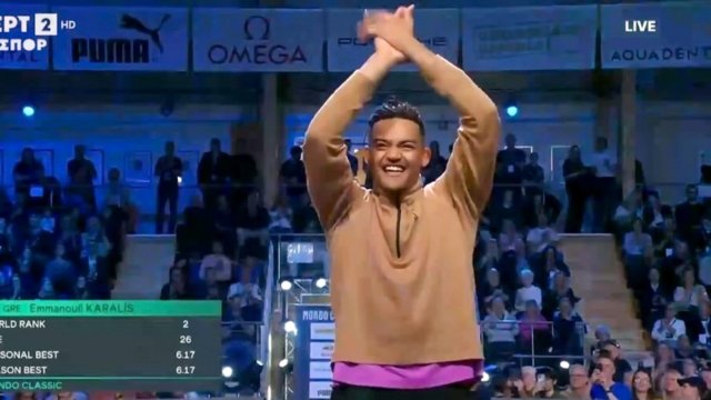 Ο Εμμανουήλ Καραλής εισέρχεται στο στάδιο της Ουψάλα για το “Mondo Classic” με το “Ferto” του Akylas στο πλευρό του (Βίντεο)