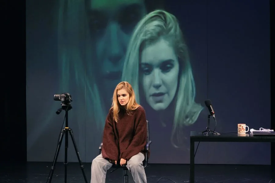 “Girls & Boys”: Η Νατάσα Εξηνταβελώνη για δεύτερη χρονιά στο Θέατρο Αλάμπρα