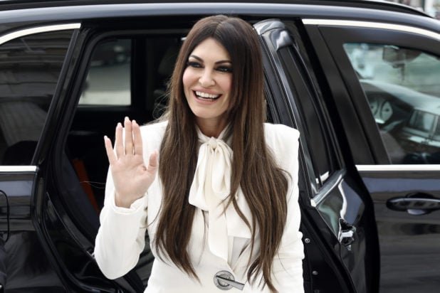 Η Κίμπερλι Γκιλφόιλ Αναζητά Σωματοφύλακα – Αγγελία από την Αμερικανική Πρεσβεία στην Ελλάδα