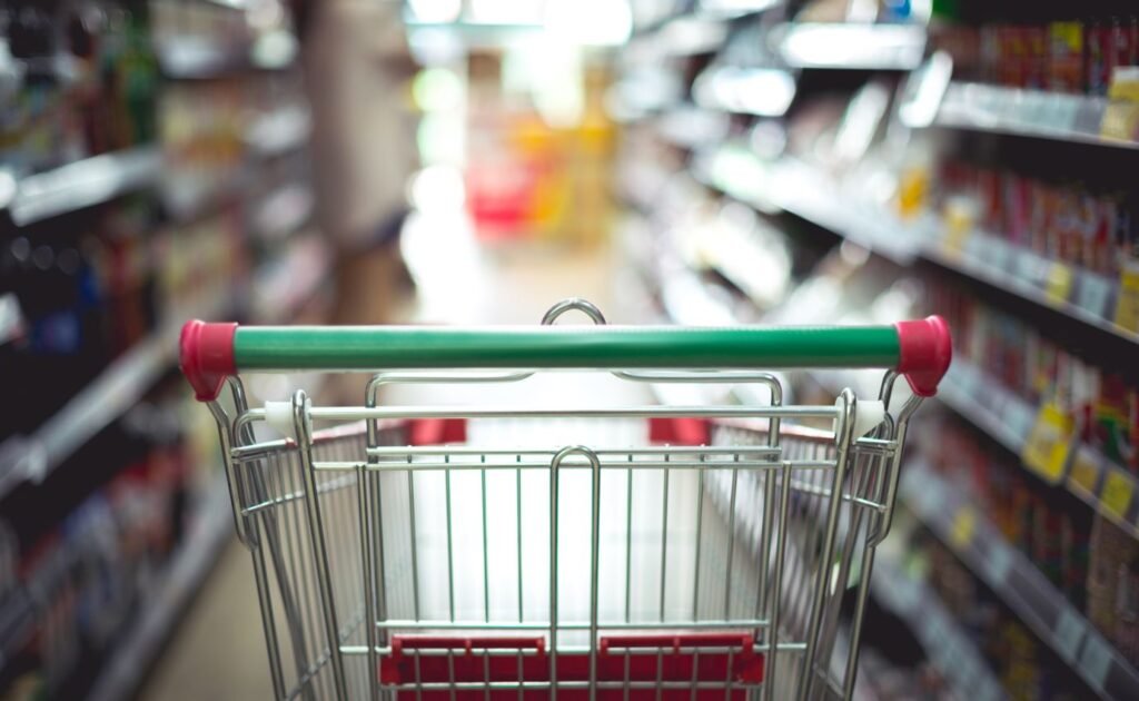 Το «Όπλο» των Ελεγκτών κατά της Αισχροκέρδειας: Πώς το Πλαφόν στο Μικτό Περιθώριο Κέρδους Θωρακίζει τους Καταναλωτές