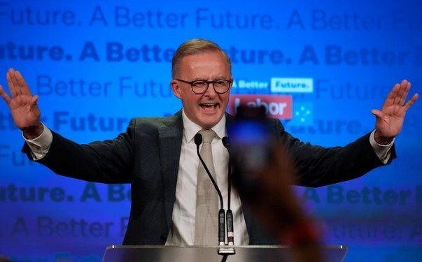 Ο Αυστραλός Πρωθυπουργός Άλμπανεζι Απευθύνεται στο Έθνος για τον Πόλεμο στη Μέση Ανατολή: Έκκληση για Οικονομία στα Καύσιμα και Στήριξη της Κοινότητας