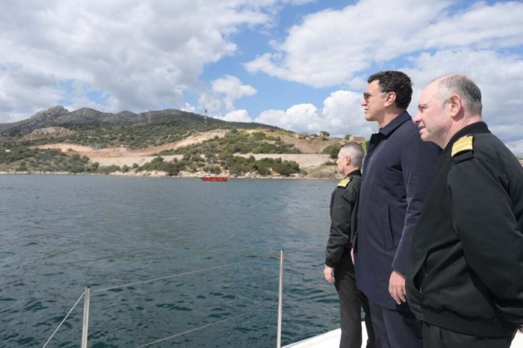 Επιτυχημένη Άσκηση Αντιμετώπισης Θαλάσσιας Ρύπανσης στην Ελευσίνα: Ο Υπουργός Κικίλιας Τονίζει τη Συνεχή Αξιολόγηση της Επιχειρησιακής Ετοιμότητας