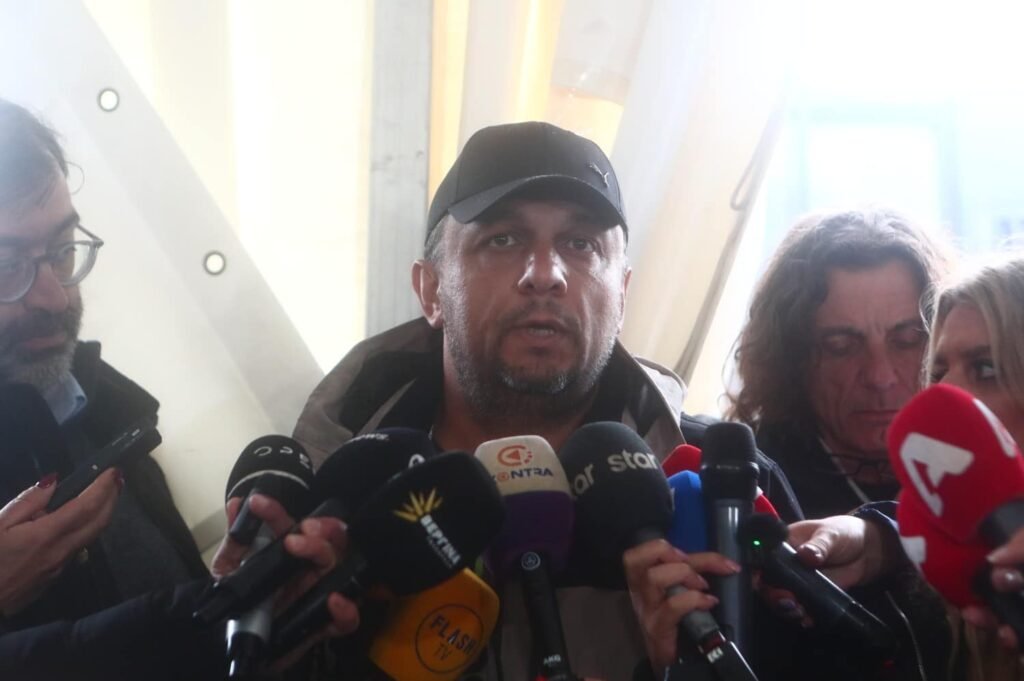 Δίκη για Τέμπη: O Πάνος Ρούτσι καταγγέλει αστυνομική βία – «Με έσπρωξαν σαν να ήμουν εγκληματίας» (βίντεο) – Lawandorder.gr