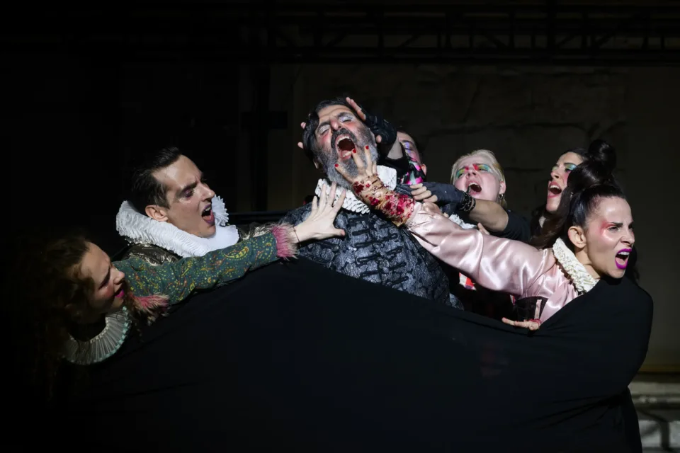 ΑΜΦΙ: Η έκτη και τελευταία παράσταση της Πειραματικής Σκηνής του Εθνικού Θεάτρου