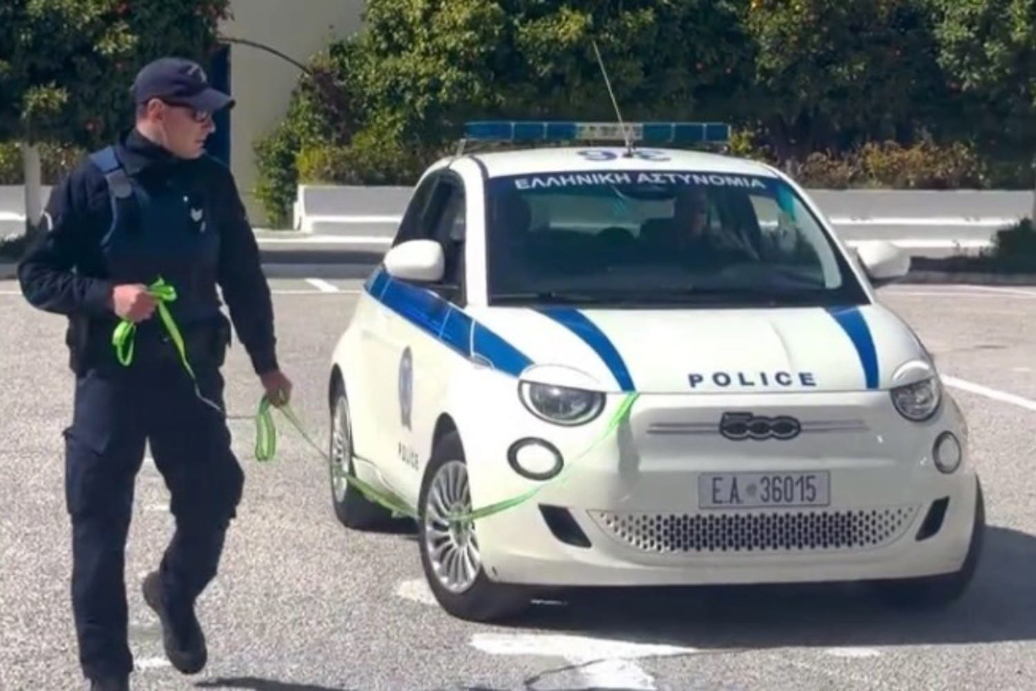 Ελληνική Αστυνομία: Στοχευμένο Βίντεο κατά του Εκφοβισμού και το «Επιθετικό» Fiat 500 – «Η Βία Δεν Είναι Παιχνίδι, Είναι Ντροπή»