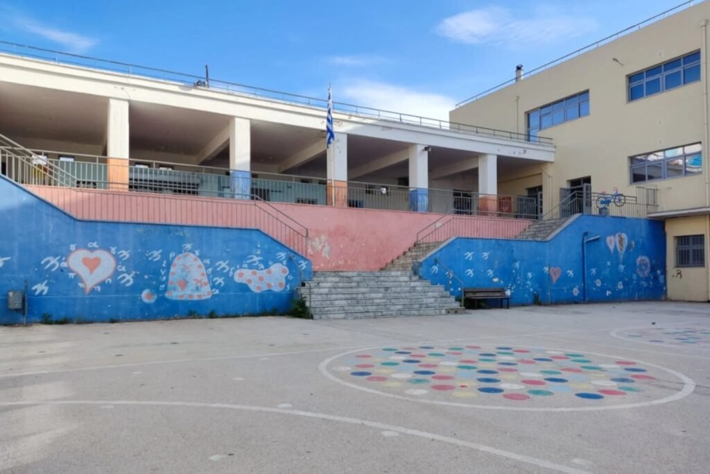 Σοβαρή καταγγελία στην Πάτρα: Δάσκαλος φέρεται να χτύπησε μαθητή δημοτικού – Πατέρας και εκπαιδευτικός στο αστυνομικό τμήμα