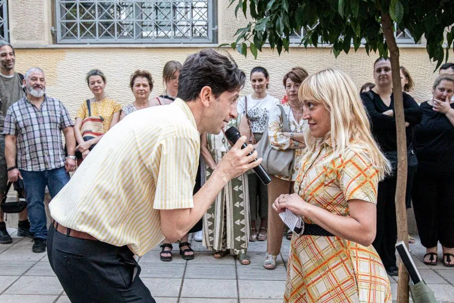 «Επόμενη Στάση: Κυψέλη!»: Η επιτυχημένη θεατρική διαδρομή επιστρέφει στη Δημοτική Αγορά για 10 μοναδικές παραστάσεις