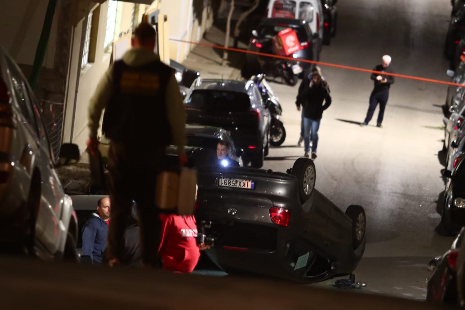 Σοβαρό επεισόδιο στον Βύρωνα: Κουκουλοφόροι επιτέθηκαν στην οικία του Εισαγγελέα Ισίδωρου Ντογιάκου – Βάνδαλισαν όχημα και πέταξαν μπογιές