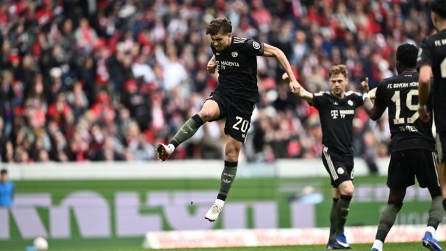 Bundesliga: Η Μπάγερν Μονάχου πραγματοποιεί “μυθική” ανατροπή, ενώ η Βόλφσμπουργκ του Κουλιεράκη γνωρίζειβαριά ήττα