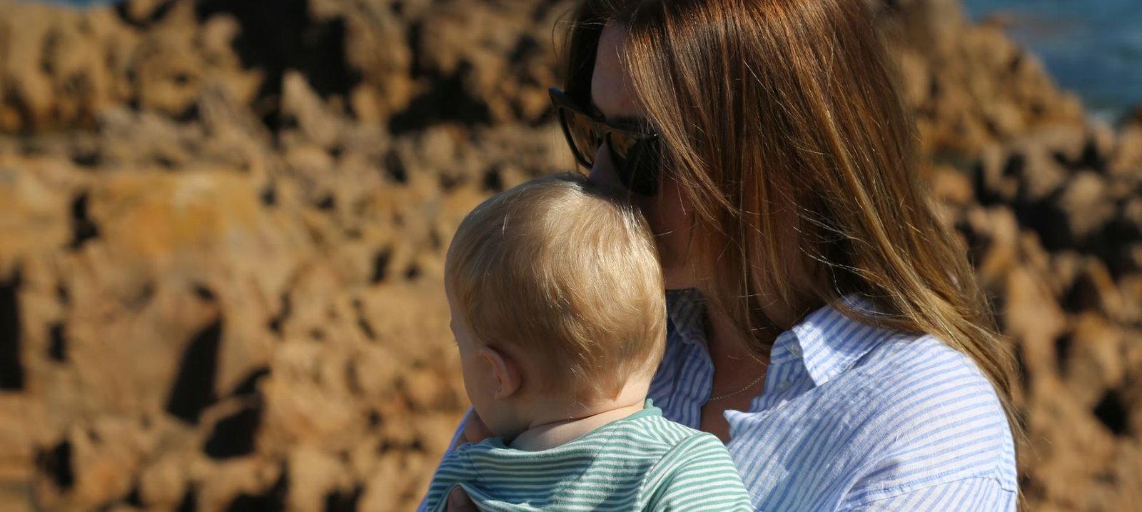 «Νταντάδες της Γειτονιάς»: Έρχεται μετά το Πάσχα το νέο πρόγραμμα στήριξης μητέρων και παιδιών – Τι ανακοίνωσε η υφυπουργός Έλενα Ράπτη για το «Σήμα Διαφορετικότητας»