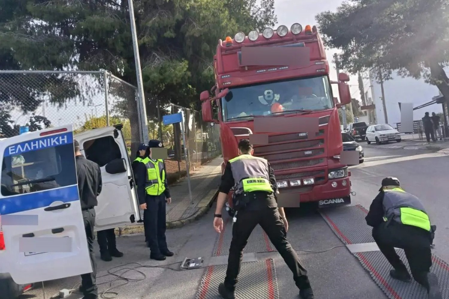 Εκτεταμένοι Έλεγχοι Φορτηγών από την Τροχαία Αττικής: Χιλιάδες Παραβάσεις και Τρεις Συλλήψεις