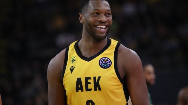 Basketball Champions League: Ο Ραϊκουάν Γκρέι Επιστρέφει για την κρίσιμη αναμέτρηση της ΑΕΚ με την Μπανταλόνα