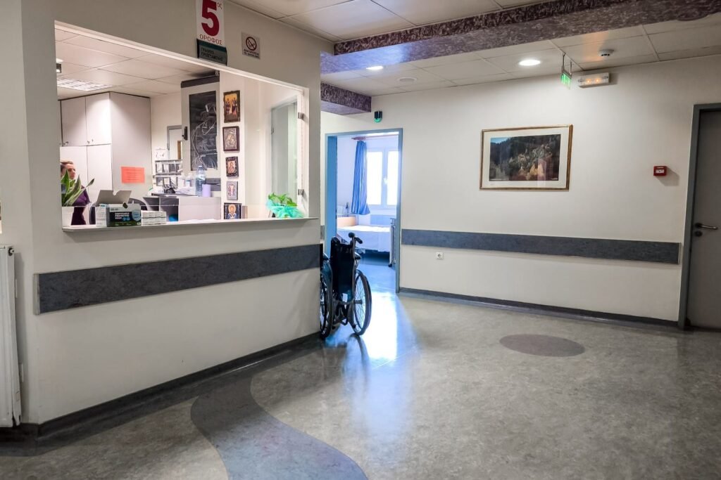 Αγωνία στο Νοσοκομείο Ρόδου: Βρέφος τεσσάρων μηνών χάθηκε και επέστρεψε σε κρίσιμη κατάσταση – Η μητέρα του συνελήφθη