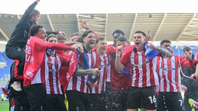 Ιστορική Άνοδος για τη Λίνκολν: Επιστροφή στην Championship μετά από 65 Χρόνια με Συναρπαστική Νίκη!