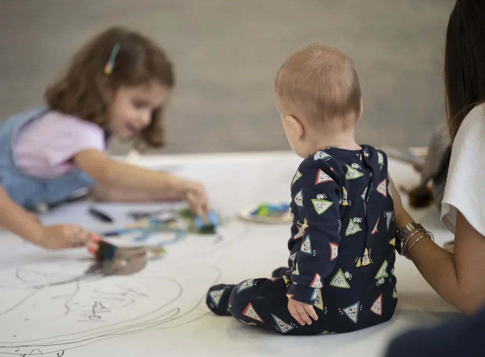 «Στο Μουσείο με Πιπίλα»: Νέα βιωματικά εργαστήρια για βρέφη στο Βιομηχανικό Μουσείο Φωταερίου