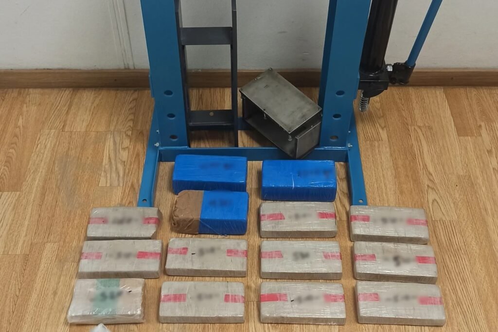 Σύλληψη 34χρονου για μεγάλη διακίνηση ηρωίνης στην Αττική: Κατασχέθηκαν πάνω από 8,8 κιλά ναρκωτικών