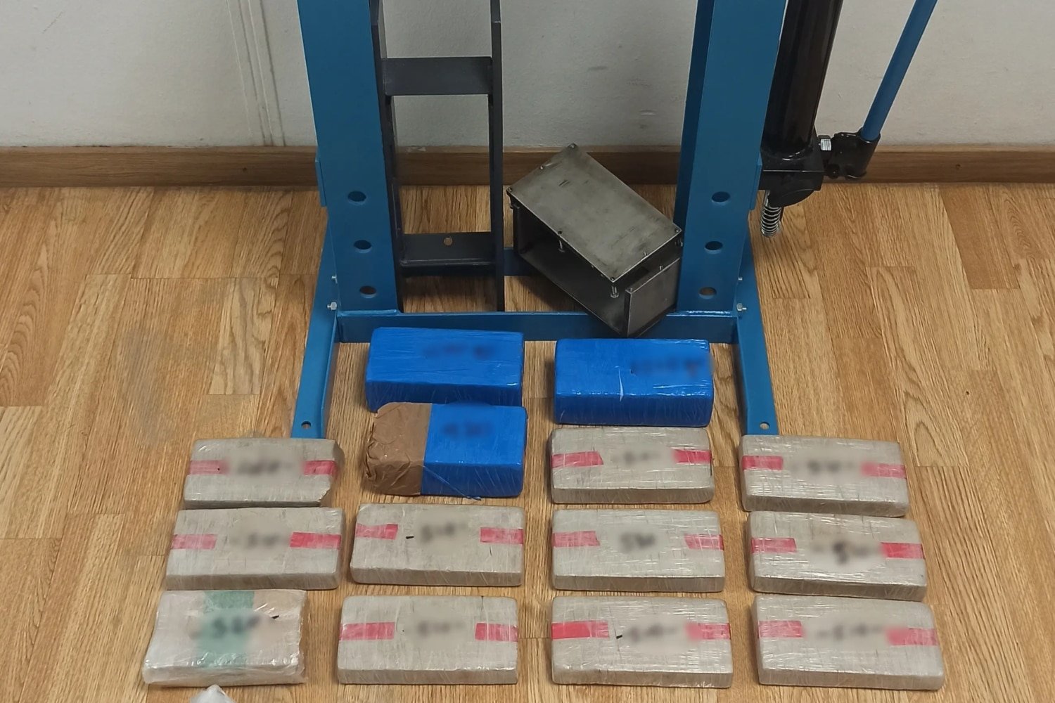 Σύλληψη 34χρονου για μεγάλη διακίνηση ηρωίνης στην Αττική: Κατασχέθηκαν πάνω από 8,8 κιλά ναρκωτικών