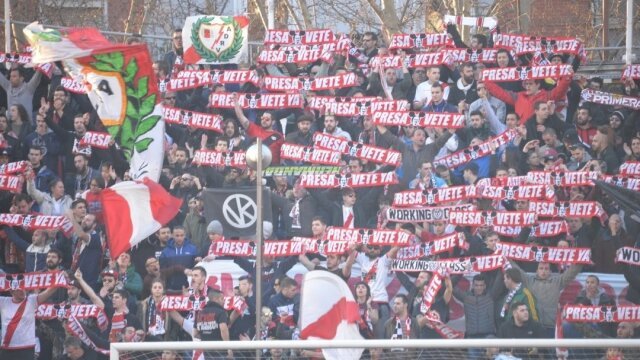 Ράγιο Βαγιεκάνο: Πώς το σύνθημα «Presa vete ya» έγινε σήμα κατατεθέν της ιστορίας του συλλόγου