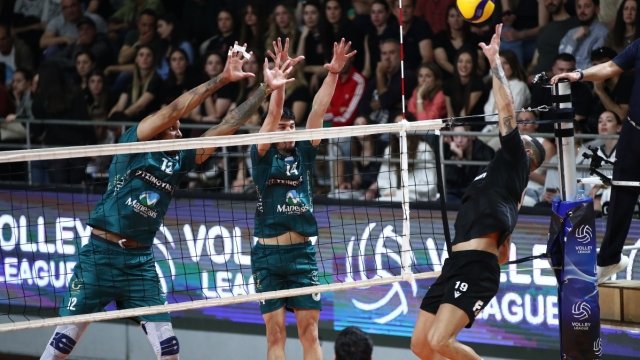 Volley League: Ο ΠΑΟΚ επικρατεί του Μίλωνα με 3-1 και προκρίνεται στους τελικούς απέναντι στον Παναθηναϊκό, χάρη στην εξαιρετική εμφάνιση του Ερνάντεθ