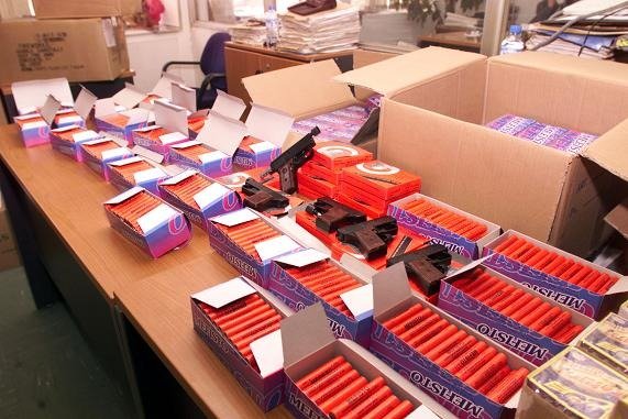 ΕΛΑΣ: Ολοκληρωμένη Πανελλαδική Επιχείρηση κατά Παράνομων Πυροτεχνημάτων – 23 Συλλήψεις και Κατασχέσεις Πάνω από 49.500 Κροτίδων