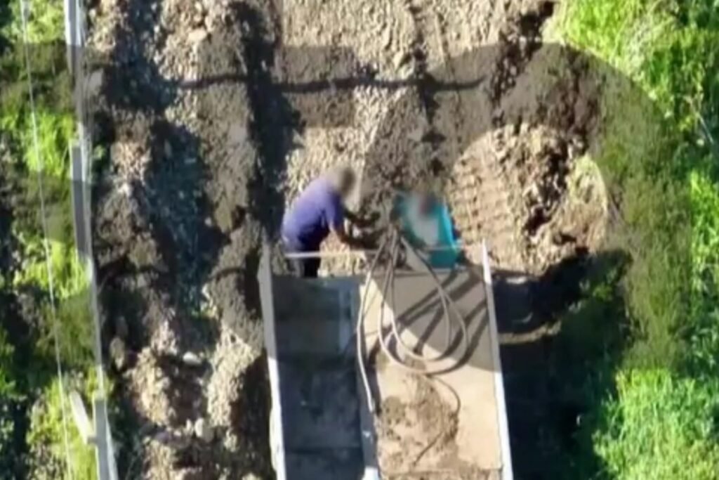 Φωτογραφίστηκαν από Drone του ΟΣΕ: Δύο άτομα Ρομά συνελήφθησαν για κλοπή καλωδίων φωτοσήμανσης στη Λάρισα