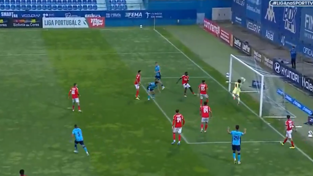 Απίστευτη απόκρουση νεαρού τερματοφύλακα της Μπενφίκα Β: Έκανε το αδιανόητο για να κρατήσει το προβάδισμα (Βίντεο)