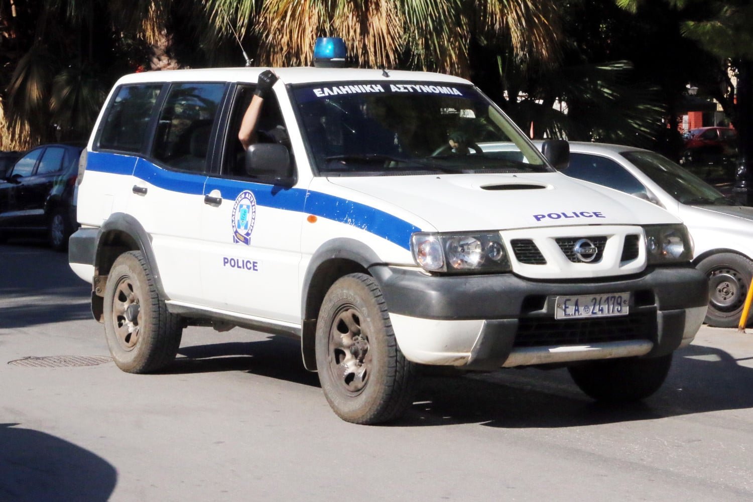 Κρήτη: Αστυνομικός εκτός υπηρεσίας έδειξε την αφοβία του αφοπλίzοντας νεαρό άνδρα στα Χανιά