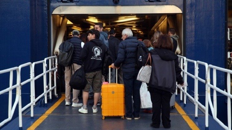 Η Αθήνα Αδειάζει: Οι Τελευταίοι Εκδρομείς Αναχωρούν για το Πάσχα με Πλοία