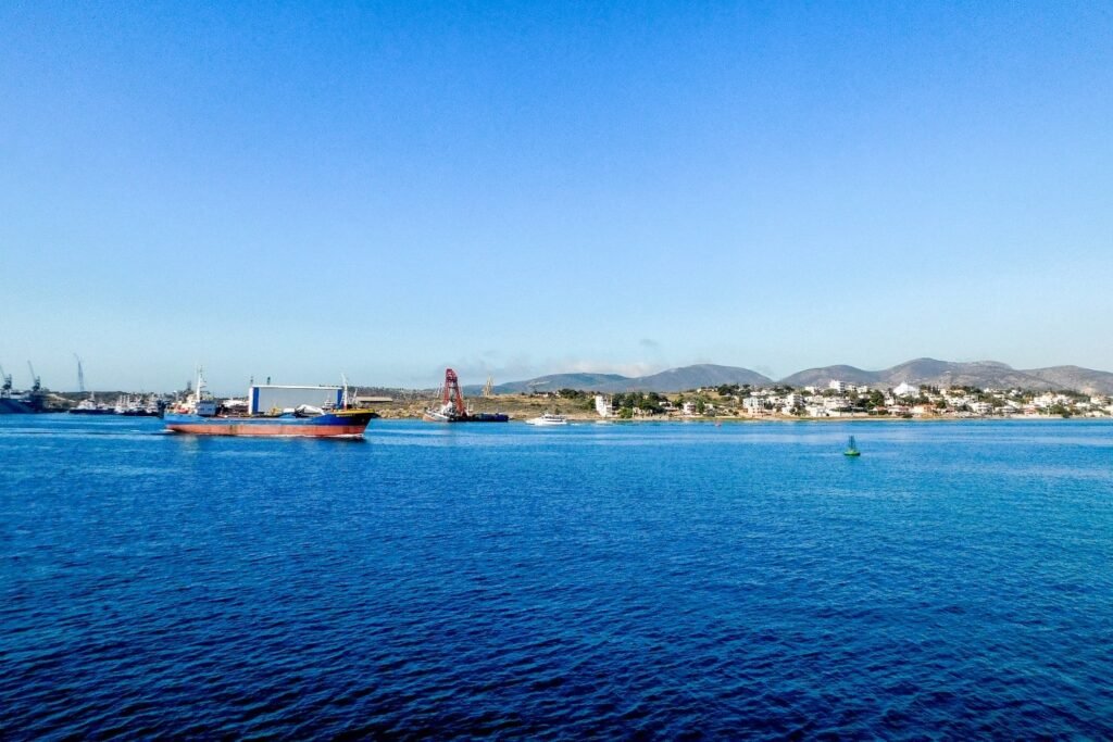 Σαλαμίνα: Επιχείρηση “Spark-Down” ξεσκεπάζει παράνομο εμπόριο πυροτεχνημάτων – Κατασχέθηκαν χιλιάδες κροτίδες και φωτοβολίδες, πέντε συλλήψεις