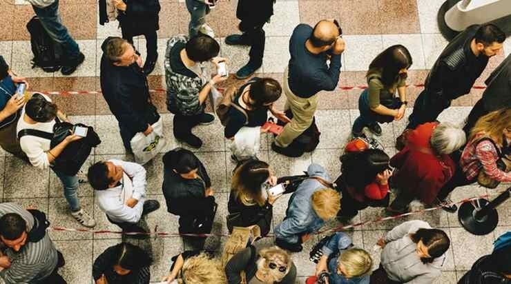 Η Ανεργία στην Ελλάδα Φτάνει σε Χαμηλά 15 Ετών, αλλά Ζητήματα στην Αγορά Εργασίας Παραμένουν Ανοιχτά