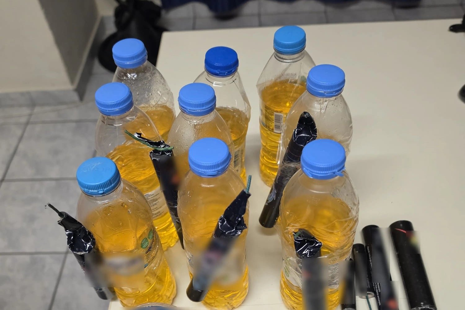 Εκτεταμένοι Έλεγχοι της ΕΛ.ΑΣ στην Αττική το Βράδυ της Ανάστασης: 14 Συλλήψεις και Κατασχέσεις Εκατοντάδων Μολότοφ και Φωτοβολίδων