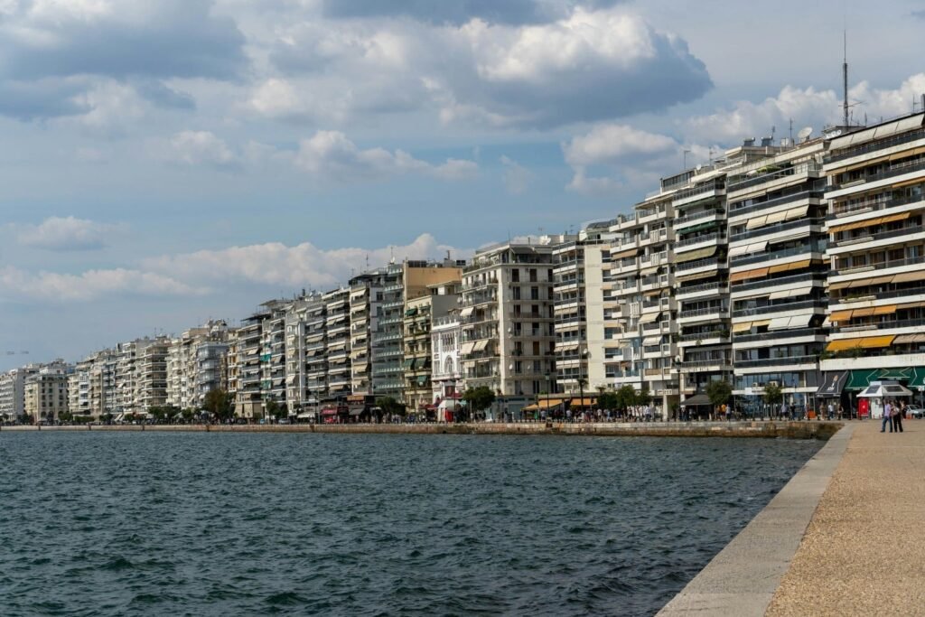 Θεσσαλονίκη: Συλλήφθησαν δύο αλλοδαποί για διαρρήξεις αυτοκινήτων στο κέντρο – Επέστρεψαν κλοπιμαία στους ιδιοκτήτες τους