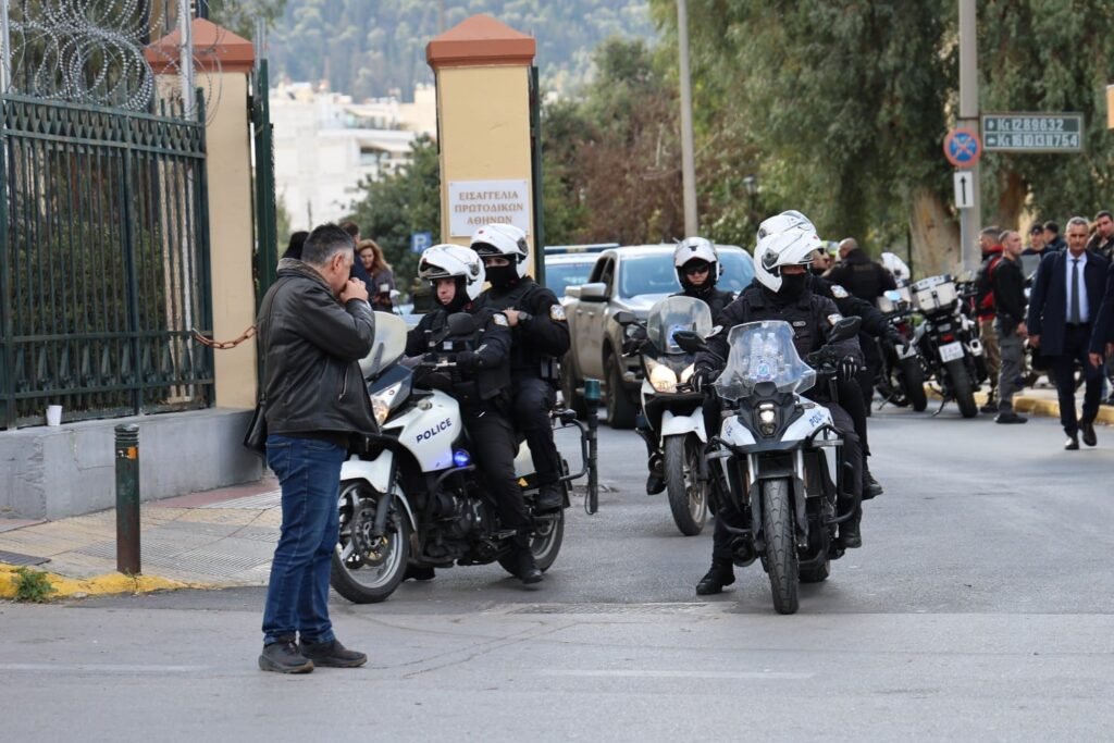 Στον Εισαγγελέα οδηγείται σήμερα η 26χρονη εγγονή γνωστού πολιτικού, μετά τη σύλληψή της για κατοχή ναρκωτικών