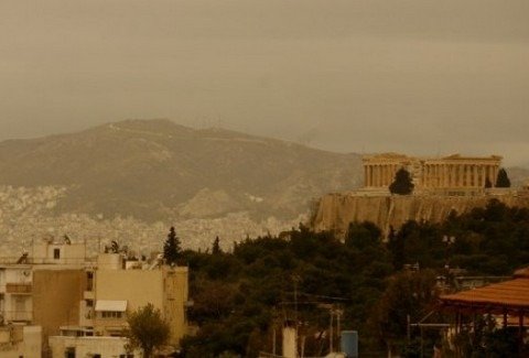 Αναλυτική πρόγνωση καιρού: Τοπικές βροχές, αφρικανική σκόνη και θερμοκρασίες έως 25°C