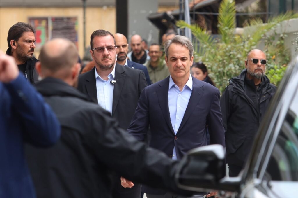 Ο Πρωθυπουργός Κυριάκος Μητσοτάκης Επισκέπτεται Ξανά τον Ευαγγελισμό για Ενημέρωση Σχετικά με την Υγεία του Γιώργου Μυλωνάκη