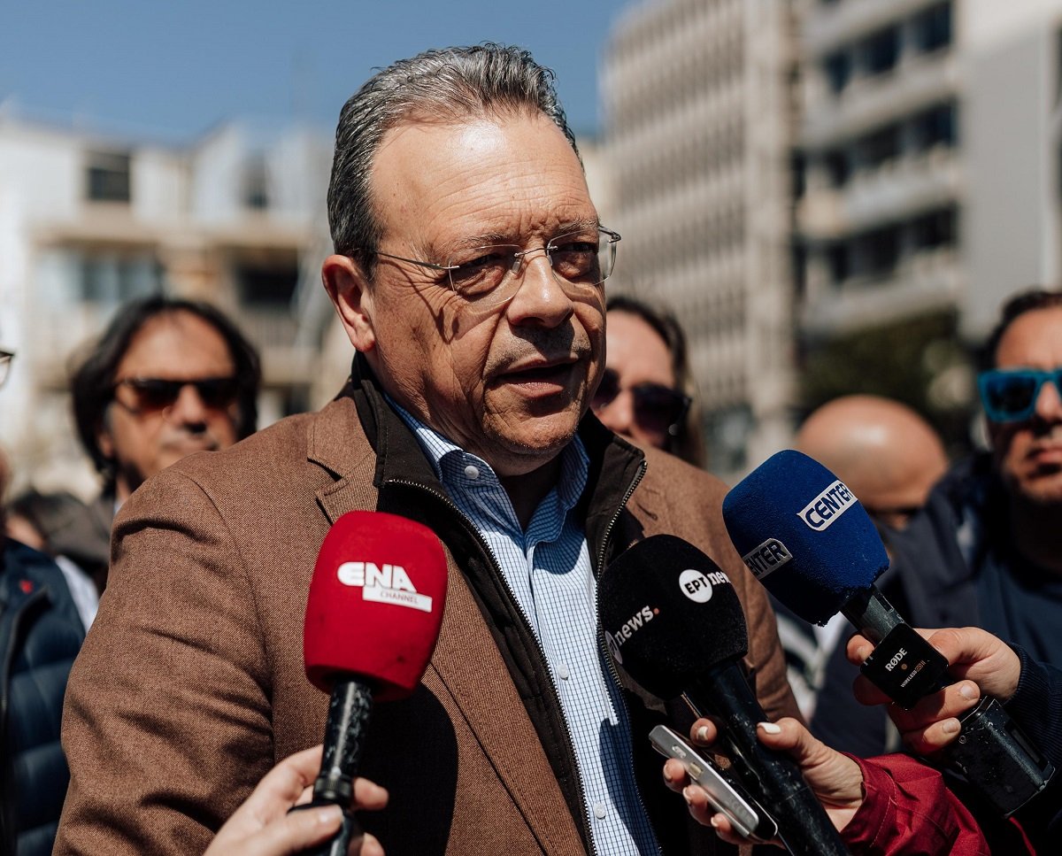 Σοκ στις Αποκαλύψεις: Ο Σωκράτης Φάμελλος Καταγγέλλει τον Μακάριο Λαζαρίδη για «Πολιτικό Απατεώνα» με Περγαμηνή μόνο την Κομματική Ταυτότητα της ΝΔ