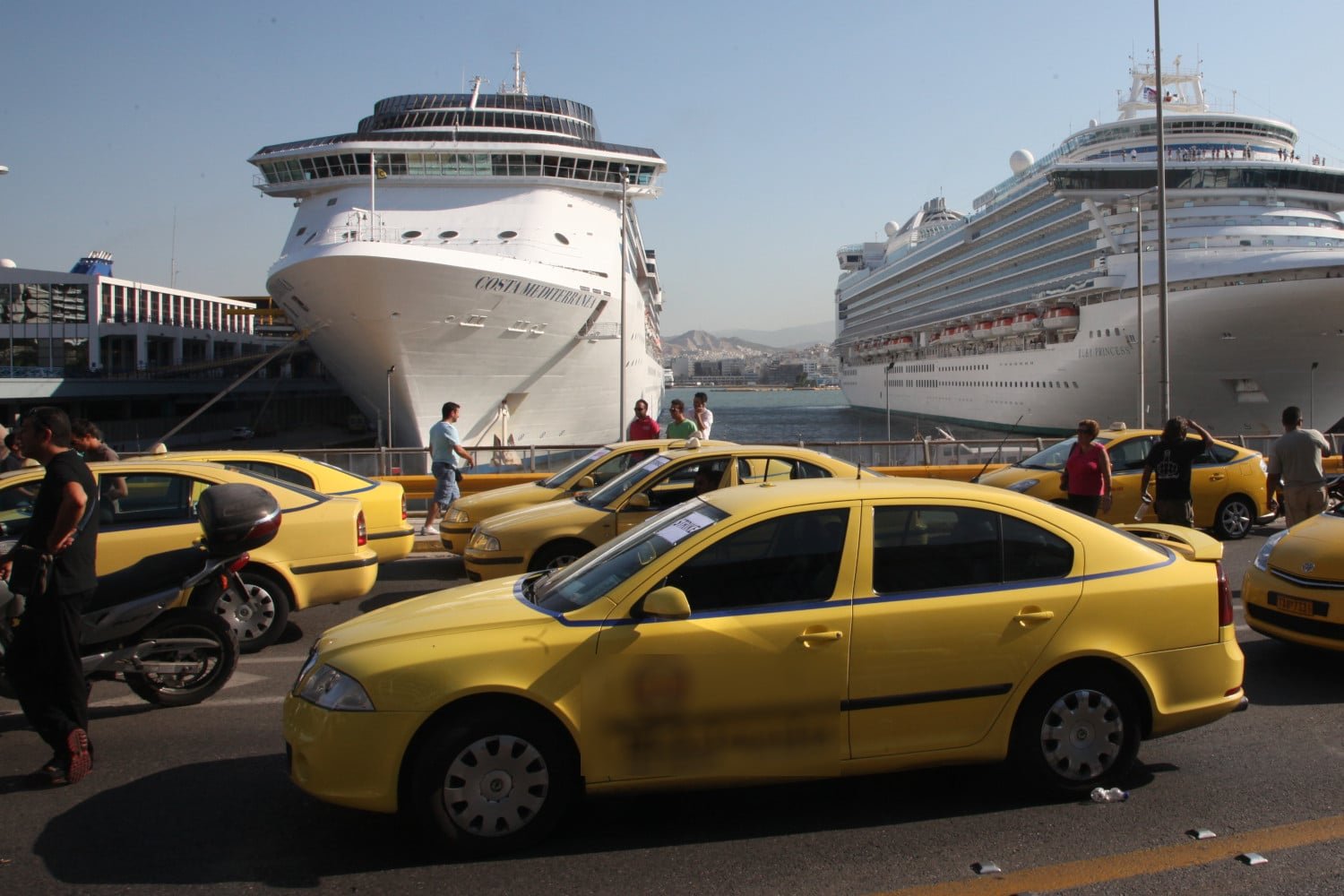 Πειραιάς: Συνελήφθη οδηγός ταξί με πλαστή άδεια – Lawandorder.gr