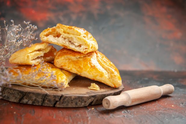 «Φωτιά» στις τιμές των σφολιατοειδών – Πάνω από 3 ευρώ τυρόπιτες και σπανακόπιτες – enikonomia.gr