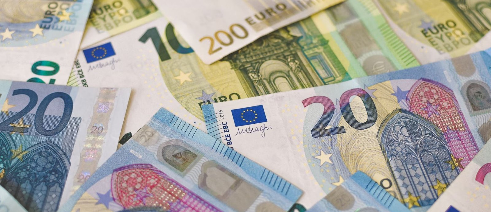 Η ΑΑΔΕ Εντοπίζει Αδήλωτα Εισοδήματα: Ποιοι Βρίσκονται στο «Μικροσκόπιο» για Airbnb και Αγοραπωλησίες