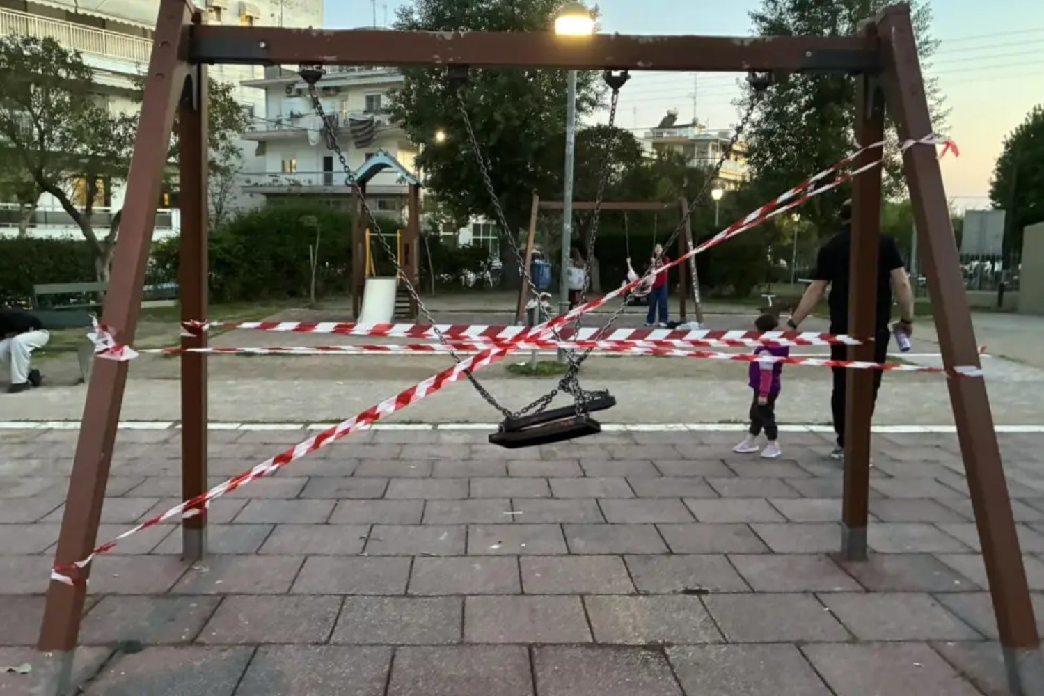 Καλαμαριά: Βανδαλισμός σε παιδική χαρά – Ο Δήμος Καλαμαριάς στρέφεται κατά αγνώστων