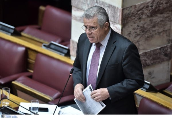 «Καρφιά» από τον Γιώργο Βλάχο: «Ο Λαζαρίδης έπρεπε να είχε παραιτηθεί από την πρώτη στιγμή – Έχει ξεφύγει κάτι»