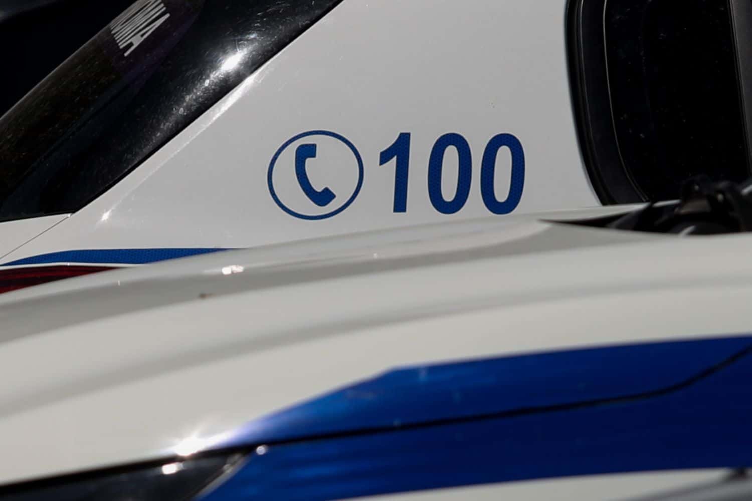 Ζάκυνθος: Σύλληψη 33χρονου για ενδοοικογενειακή βία – Εισέβαλε απειλητικά με όχημα στους αστυνομικούς