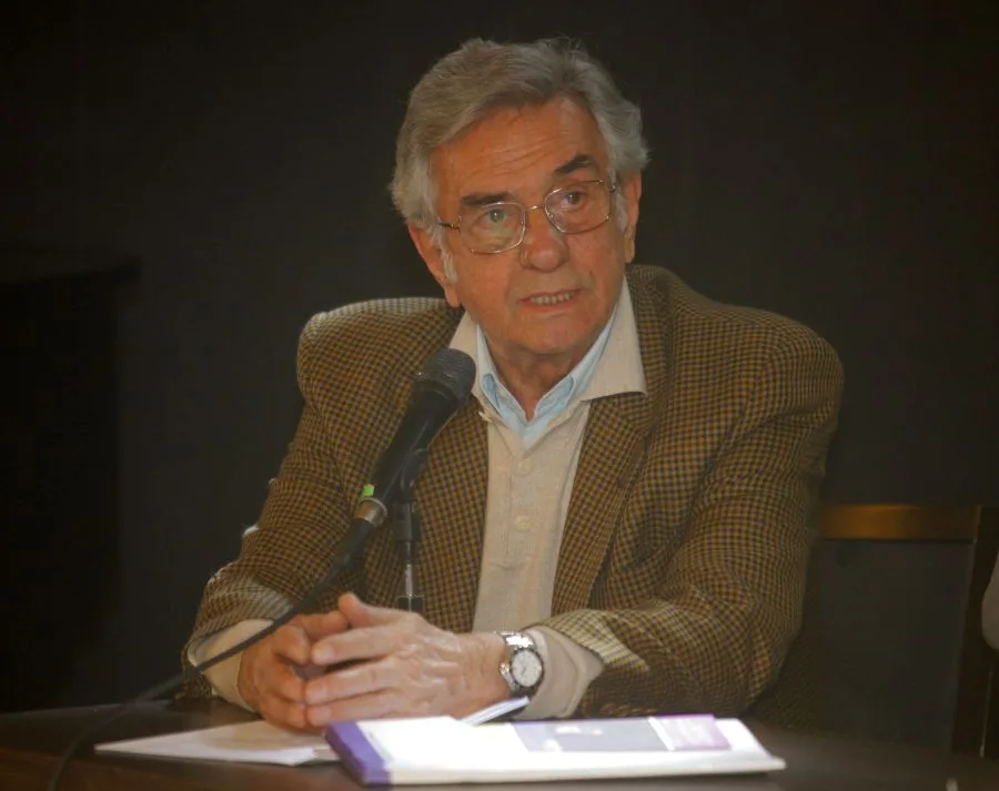 Το Τελευταίο Αντίο στον Στέφανο Ληναίο: Η Σύζυγός του Έλλη Φωτίου, Συγγενείς και Φίλοι στο Αποτεφρωτήριο Ριτσώνας