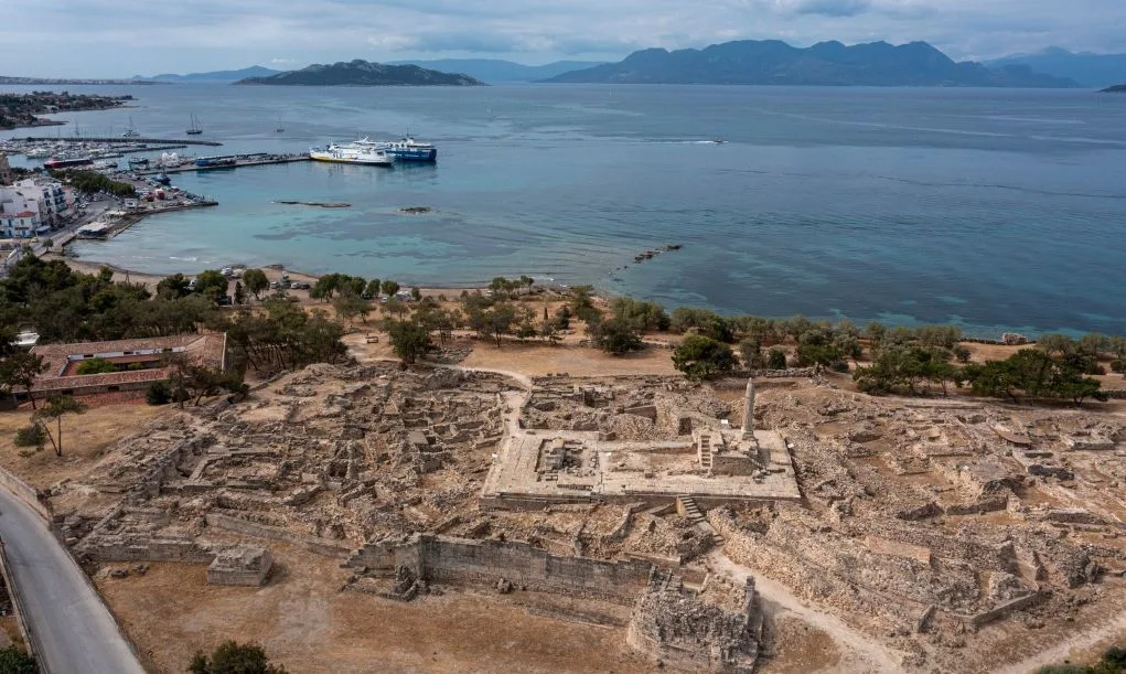 Σημαντικά Χρυσά Κοσμήματα και Άλλα Ευρήματα στην Κολώνα της Αίγινας: Αποκαλύψεις Σημαντικές για την Ιστορία