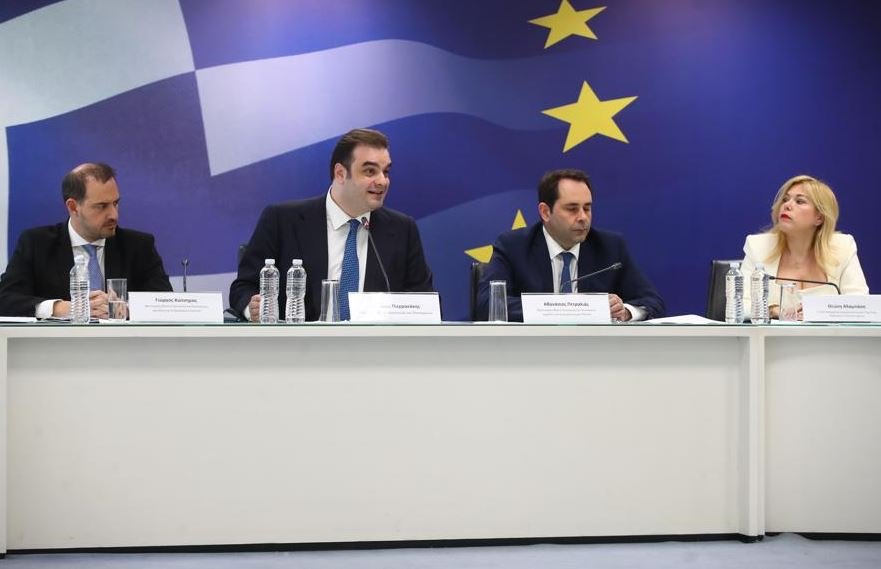 Νέες Παρεμβάσεις Στήριξης: Τι Κερδίζουν Συνταξιούχοι, Οικογένειες, Ενοικιαστές, Αγρότες και Οφειλέτες από το Πακέτο των 500 εκατομμυρίων ευρώ