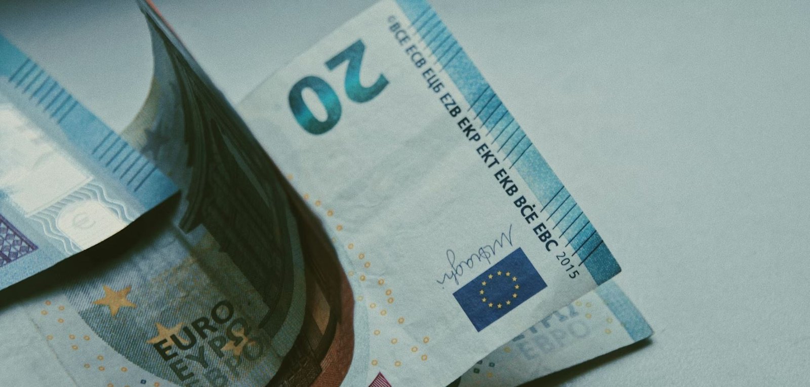 Ετήσιο Επίδομα Νοεμβρίου: Δύο Σημαντικές Αλλαγές για Συνταξιούχους | Ενίσχυση, Όρια Εισοδήματος & Ακίνητης Περιουσίας