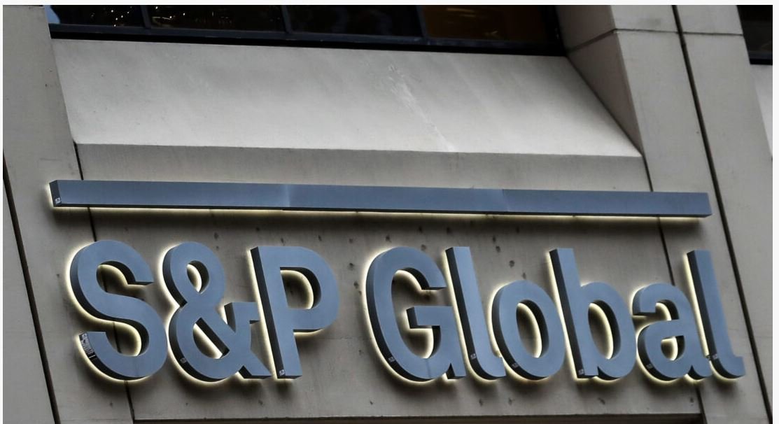 S&P Global Ratings: Κρίσιμη η αποψινή αξιολόγηση του outlook της Ελλάδας – Οι εκτιμήσεις για τις επιπτώσεις του πολέμου στο Ιράν