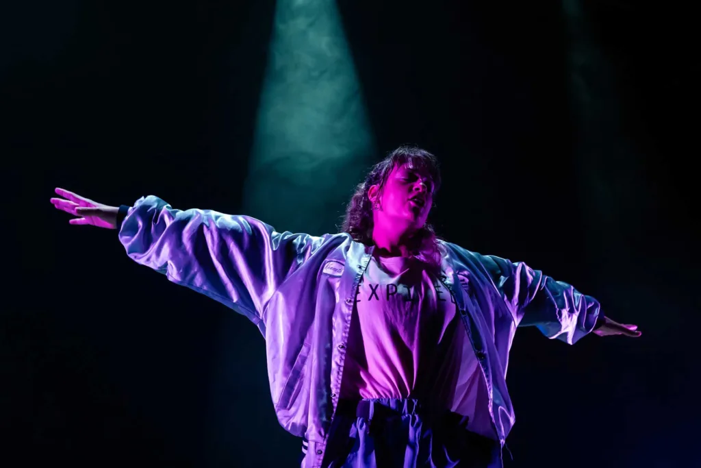 Αναζητώντας τον σπινθήρα: Η 16η έκδοση του OFF-OFF ATHENS στο Θέατρο Επί Κολωνώ