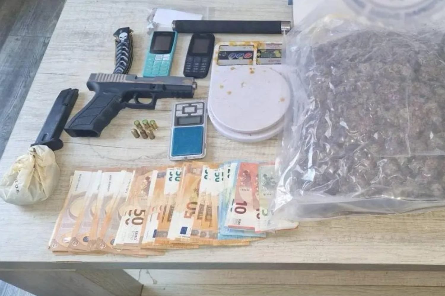 Πάτρα: Σύλληψη πρώην αστυνομικού και γιου του για ναρκωτικά – Αντίσταση στις Αρχές